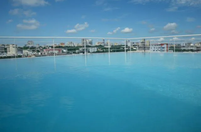 Lincoln Suites Santo Domingo piscina